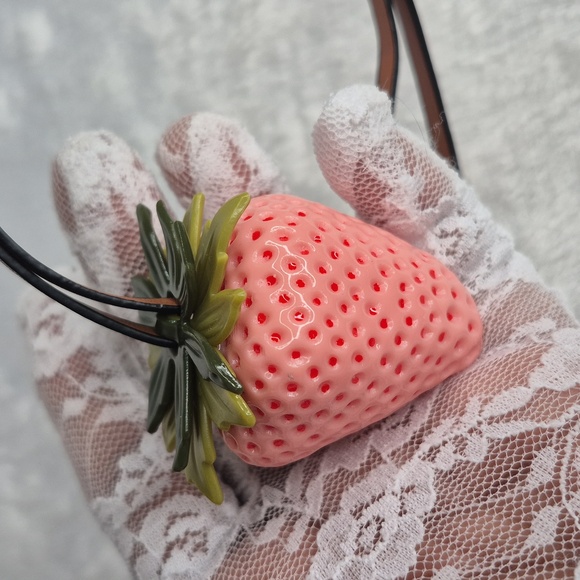 Strawberry Bag Charm 🍓 - Picture 5 of 5